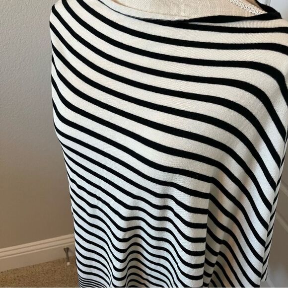 J. Jill Asymmetrical Navy & White Poncho - Picture 3 of 4